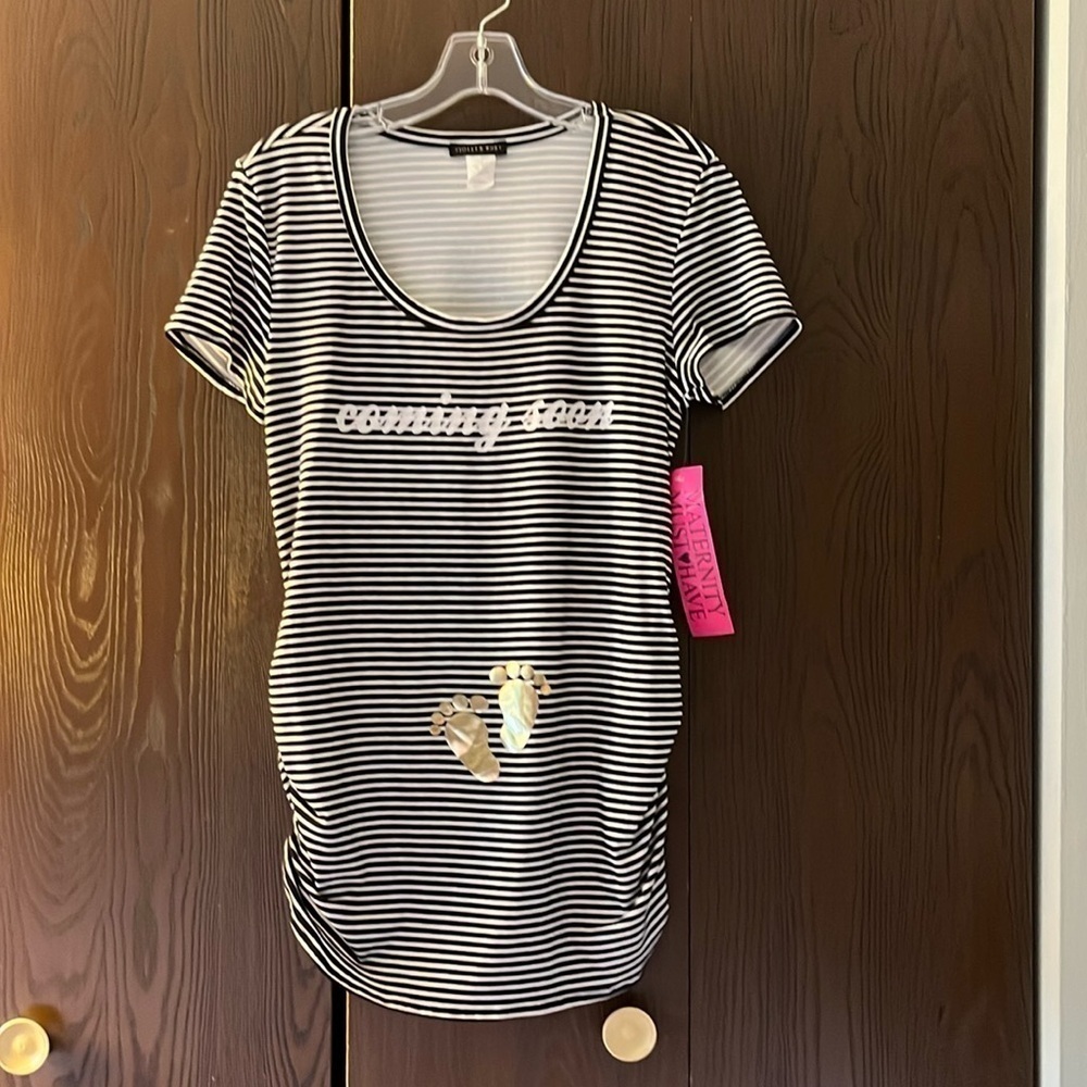 Violet & Ruby maternity top. Short sleeved, black & white stripes. Size L NWT